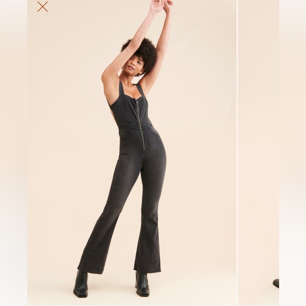 Inseam 32” cotton, polyester, and elastane.